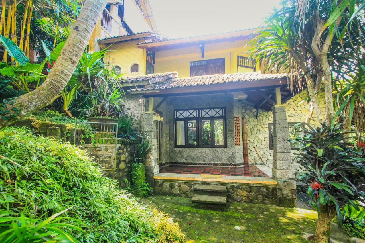 Gasthof Tegal Pendet With River Views